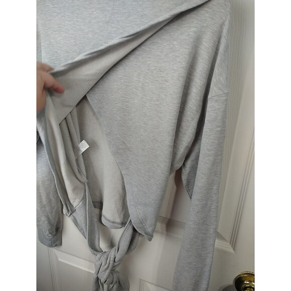Athleta Woman M Yoga Back Toe Grey Sweatshirt LS Activewear Workout Gym - Picture 8 of 12